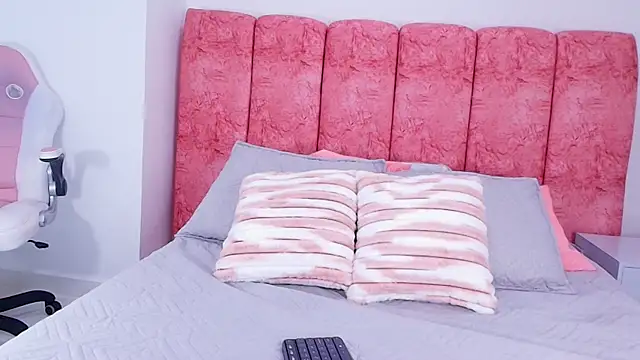 emmacurvy online show from 11/07/25, 03:06