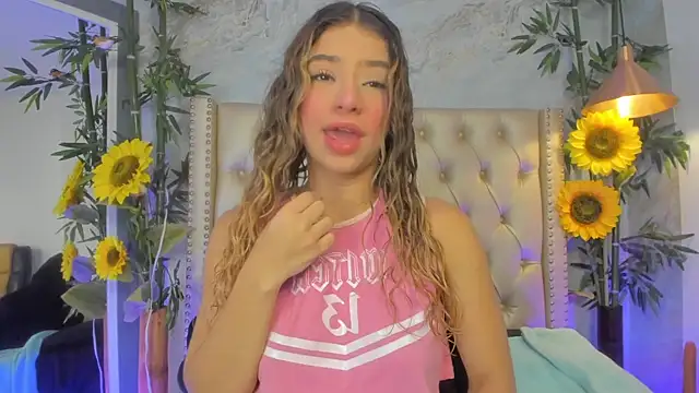 Snapshot of LittleeJaz chatting on 12/16/25, 03:33 LittleeJaz online show from 12/16/25, 03:33