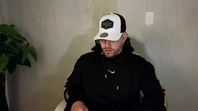 Snapshot of Ades_Lowe chatting on 10/11/25, 11:53 Ades Lowe online show from 10/11/25, 11:53