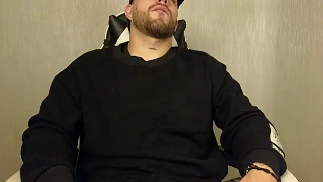 Snapshot of Ades_Lowe chatting on 10/19/25, 11:22 Ades Lowe online show from 10/19/25, 11:22