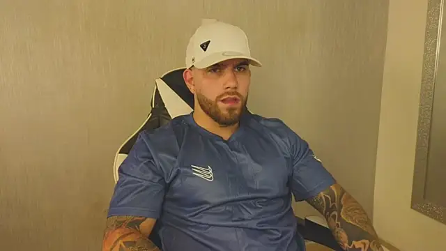 Snapshot of Ades_Lowe chatting on 11/01/25, 12:29 Ades Lowe online show from 11/01/25, 12:29