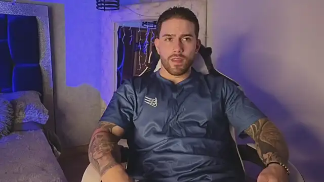 Snapshot of Ades_Lowe chatting on 11/10/25, 07:35 Ades Lowe online show from 11/10/25, 07:35