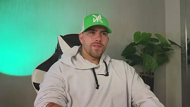 Snapshot of Ades_Lowe chatting on 11/24/25, 11:54 Ades Lowe online show from 11/24/25, 11:54