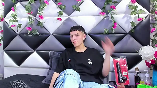 Megan Thompson  online show from 09/11/25, 02:11