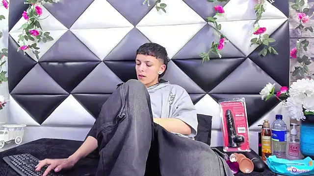 Megan Thompson  online show from 09/27/25, 02:38