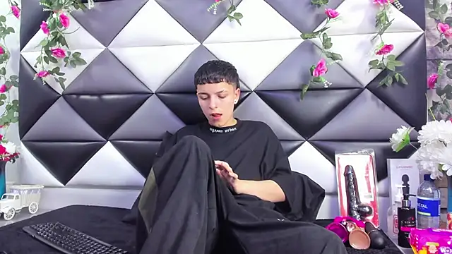 Megan Thompson  online show from 09/28/25, 02:06