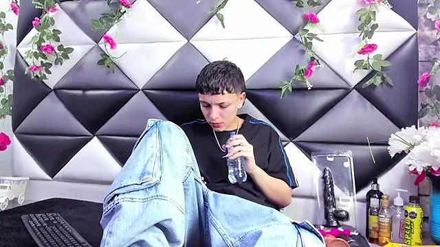 Megan Thompson  online show from 10/09/25, 02:20