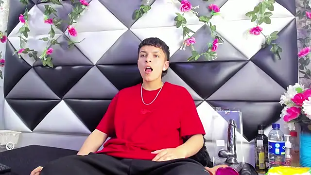 Megan Thompson  online show from 11/28/25, 02:25