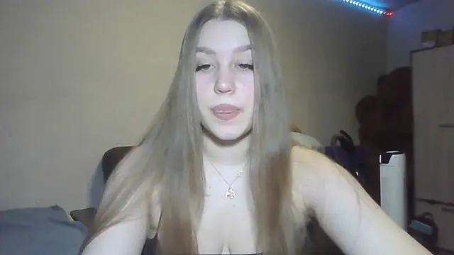 Snapshot of yourhoney_Lola_ chatting on 10/27/25, 11:47 yourhoney Lola online show from 10/27/25, 11:47