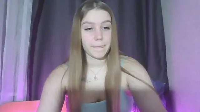 Snapshot of yourhoney_Lola_ chatting on 11/20/25, 02:39 yourhoney Lola online show from 11/20/25, 02:39