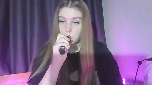 Snapshot of yourhoney_Lola_ chatting on 11/21/25, 02:49 yourhoney Lola online show from 11/21/25, 02:49