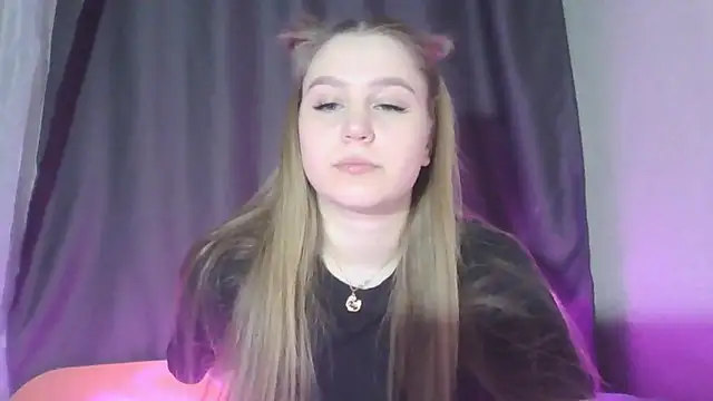 Snapshot of yourhoney_Lola_ chatting on 11/22/25, 06:07 yourhoney Lola online show from 11/22/25, 06:07