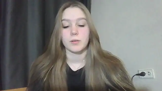 Snapshot of yourhoney_Lola_ chatting on 11/28/25, 04:20 yourhoney Lola online show from 11/28/25, 04:20