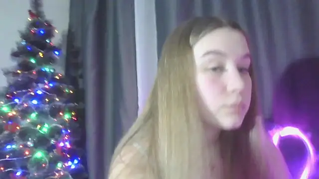 Snapshot of yourhoney_Lola_ chatting on 12/20/25, 05:09 yourhoney Lola online show from 12/20/25, 05:09