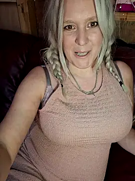 Bouncy-Bella28X online show from 11/17/25, 01:28