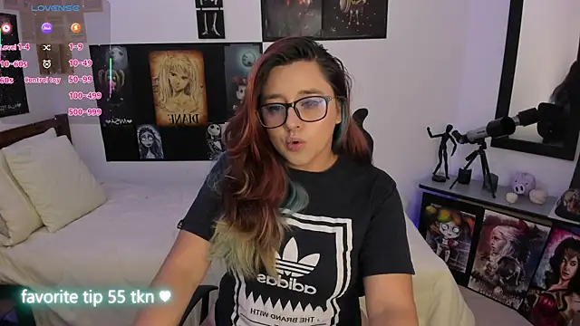 Snapshot of Cherry_blush_ chatting on 11/12/25, 07:24 Cherry blush online show from 11/12/25, 07:24