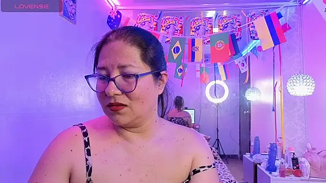 Snapshot of scarlett_widow_ chatting on 06/29/26, 12:06 scarlett widow online show from 06/29/26, 12:06