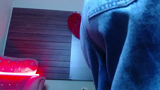 Karol Yessenia online show from 10/21/25, 01:56