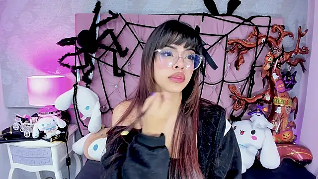 ZarahQueen online show from 10/15/25, 10:32