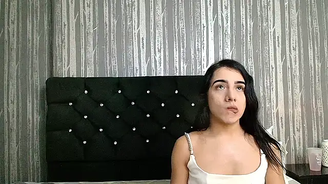 Snapshot of Alicee_Moonn chatting on 05/20/26, 07:53 Alicee Moonn online show from 05/20/26, 07:53