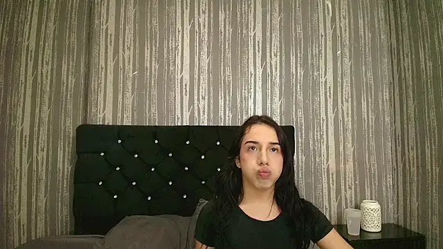 Snapshot of Alicee_Moonn chatting on 06/23/26, 07:34 Alicee Moonn online show from 06/23/26, 07:34