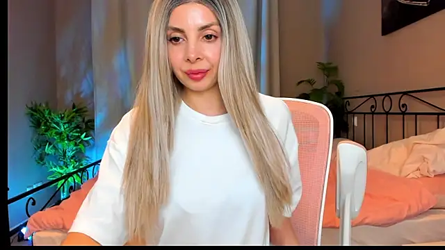 Snapshot of VelvetEliza chatting on 04/03/26, 08:18 VelvetEliza online show from 04/03/26, 08:18