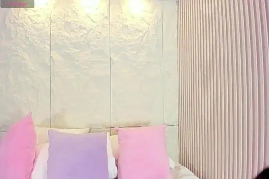 QetziaStoun online show from 12/05/25, 05:20