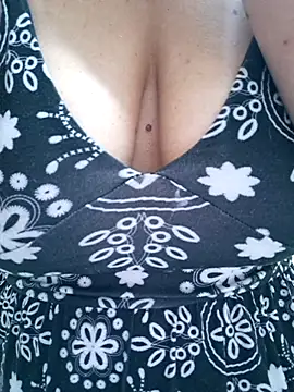 Snapshot of SweettyNaugthy chatting on 11/28/25, 07:33 SweettyNaugthy online show from 11/28/25, 07:33