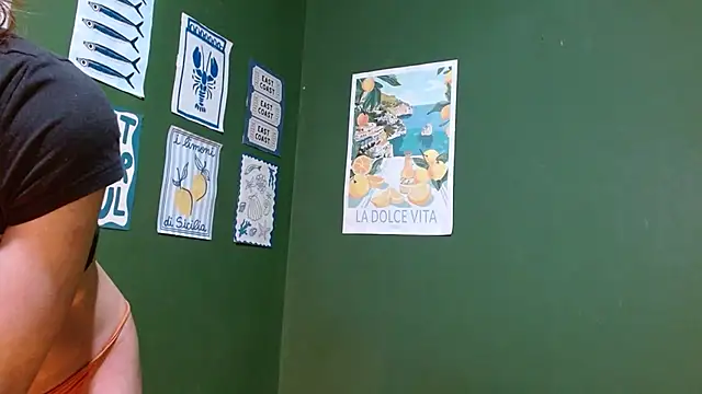 Roxiehood online show from 10/25/25, 02:52