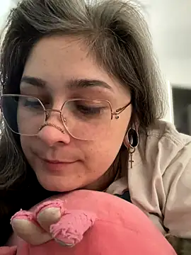 Snapshot of Alix_Valentine chatting on 09/20/25, 04:08 Alix Valentine online show from 09/20/25, 04:08