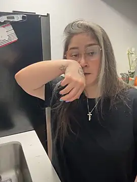 Snapshot of Alix_Valentine chatting on 10/01/25, 02:06 Alix Valentine online show from 10/01/25, 02:06