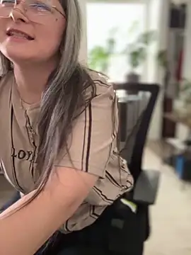 Snapshot of Alix_Valentine chatting on 10/07/25, 08:28 Alix Valentine online show from 10/07/25, 08:28