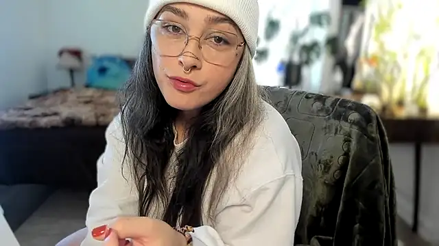 Snapshot of Alix_Valentine chatting on 10/26/25, 04:13 Alix Valentine online show from 10/26/25, 04:13