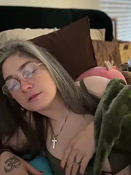 Snapshot of Alix_Valentine chatting on 11/21/25, 03:44 Alix Valentine online show from 11/21/25, 03:44