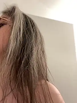 Snapshot of Alix_Valentine chatting on 11/24/25, 05:45 Alix Valentine online show from 11/24/25, 05:45