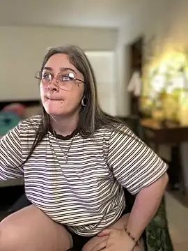 Snapshot of Alix_Valentine chatting on 12/20/25, 06:26 Alix Valentine online show from 12/20/25, 06:26