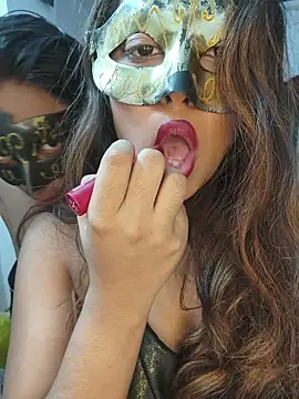 Snapshot of sam_honey5 chatting on 12/14/25, 05:18 sam honey5 online show from 12/14/25, 05:18