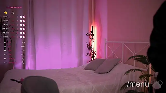 Snapshot of bryk_elise chatting on 10/25/25, 11:29 bryk elise online show from 10/25/25, 11:29