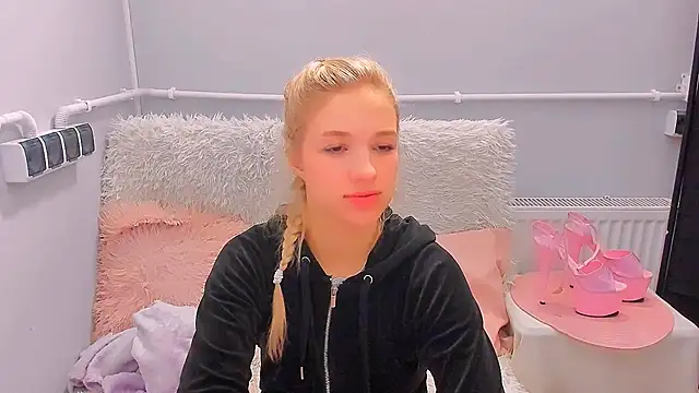 Snapshot of EvetteRose chatting on 03/28/26, 06:18 EvetteRose online show from 03/28/26, 06:18