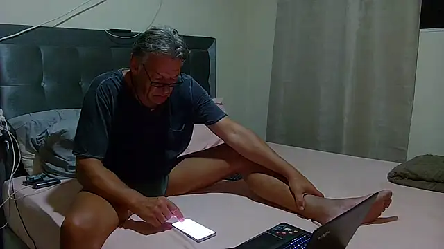 Unique X perience online show from 04/14/26, 03:56