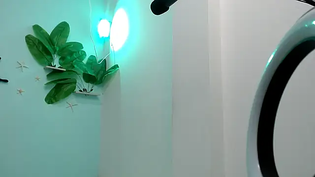 Snapshot of eladyrous98 chatting on 11/26/25, 01:28 eladyrous98 online show from 11/26/25, 01:28