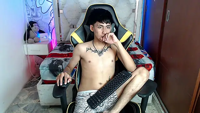 yiisu  online show from 09/15/25, 06:08
