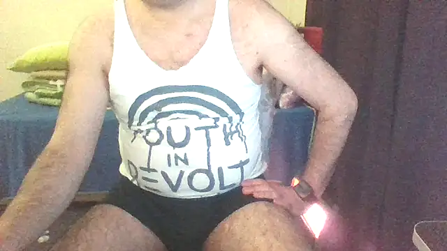 Snapshot of st206boy chatting on 04/19/26, 10:45 st206boy online show from 04/19/26, 10:45
