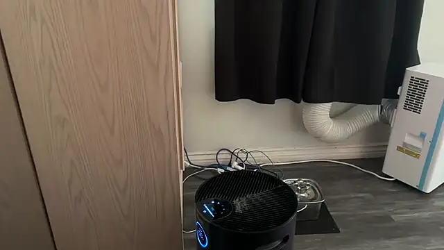 kSwisssxxx online show from 11/06/25, 10:43