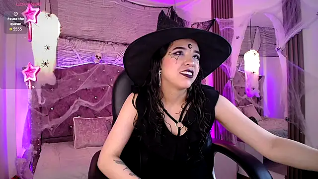 Snapshot of Amara_Davis chatting on 10/29/25, 04:59 Amara Davis online show from 10/29/25, 04:59