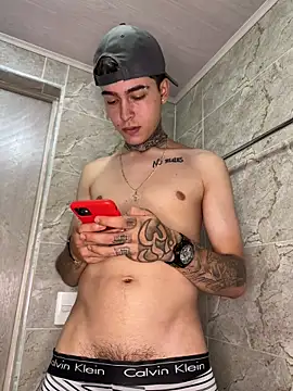 samm4044 online show from 10/18/25, 03:31