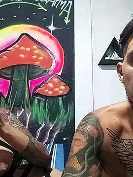 Snapshot of parejajuguetona420 chatting on 03/09/26, 03:32 parejajuguetona420 online show from 03/09/26, 03:32