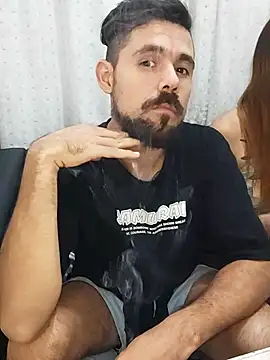 Snapshot of parejajuguetona420 chatting on 04/22/26, 03:53 parejajuguetona420 online show from 04/22/26, 03:53