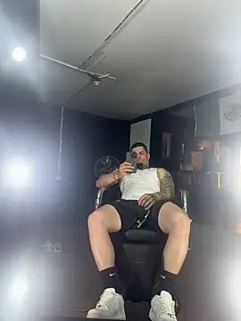 Snapshot of crazybarber69 chatting on 09/23/25, 04:48 crazybarber69 online show from 09/23/25, 04:48