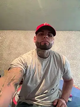 Snapshot of crazybarber69 chatting on 11/21/25, 08:40 crazybarber69 online show from 11/21/25, 08:40